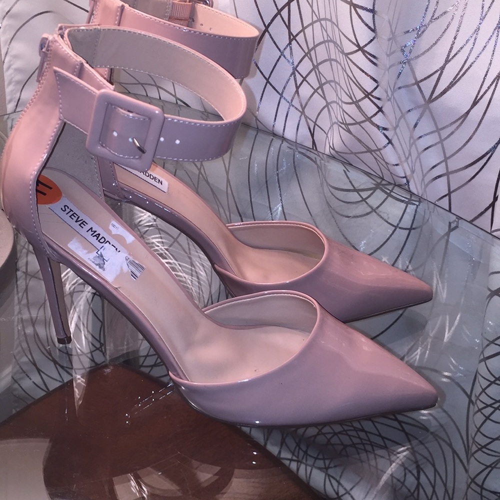 NWOT Steve Madden Nude Stilettos!